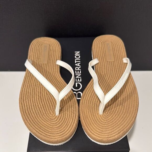 Women’s Flip Flops - Picture 1 of 5